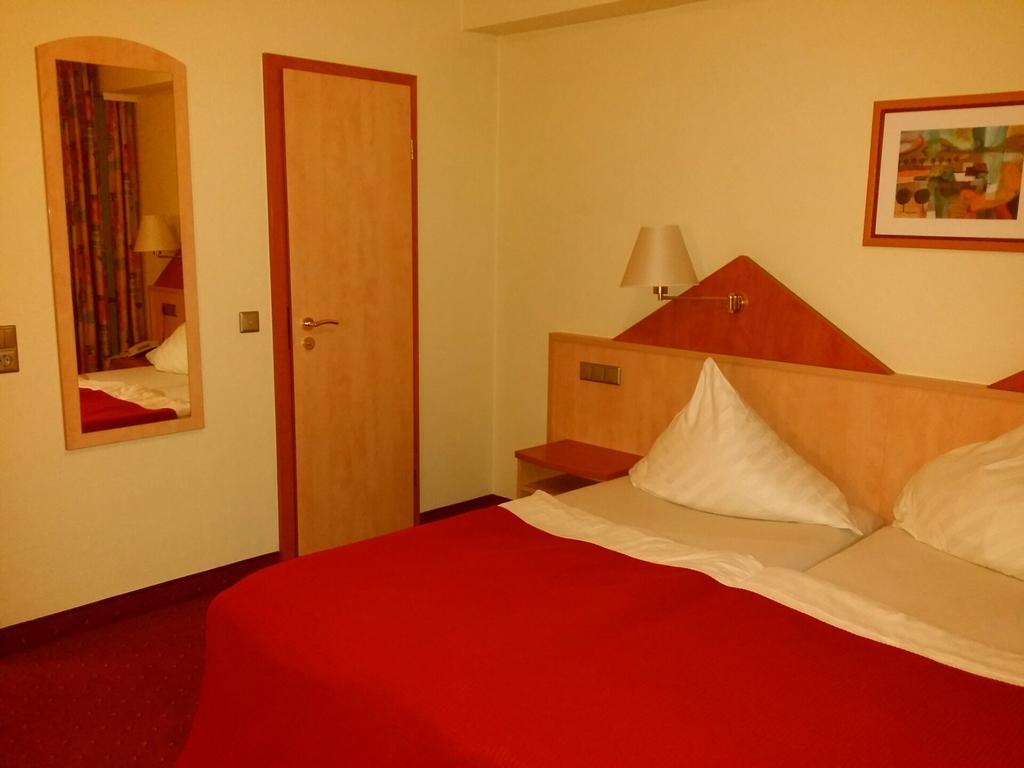 Abant Hotel Frankfurt Obertshausen Buitenkant foto