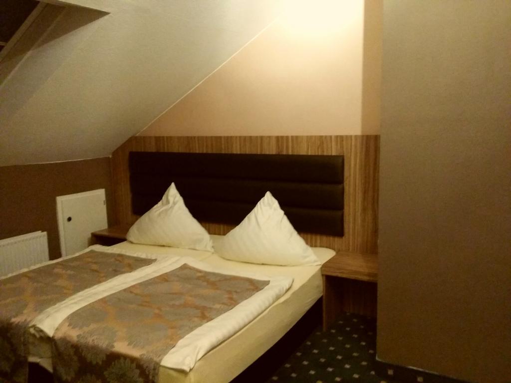 Abant Hotel Frankfurt Obertshausen Buitenkant foto